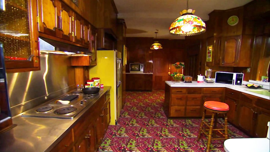 A look inside Elvis Presley's kitchen in Graceland ...